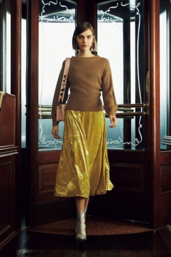 ウエストワイドリブセーター