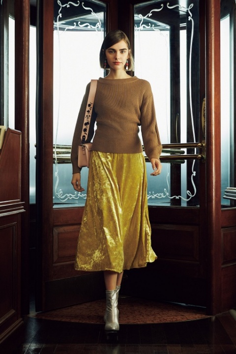 ウエストワイドリブセーター