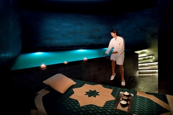 サライスパでは、死海のプールで浮遊体験ができる　写真／JW Marriott Marquis Hotel Dubai