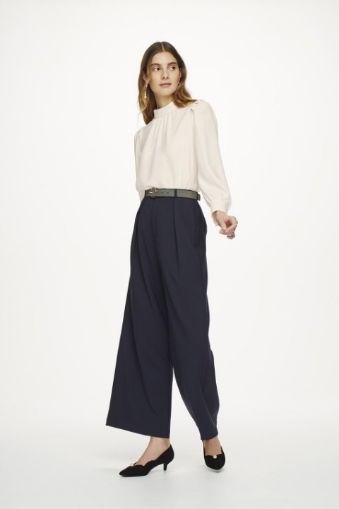 スタンドカラーブラウス