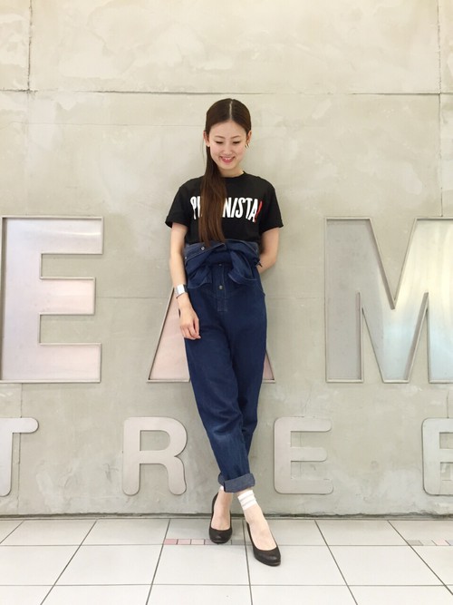 つなぎとシャツのコーデ