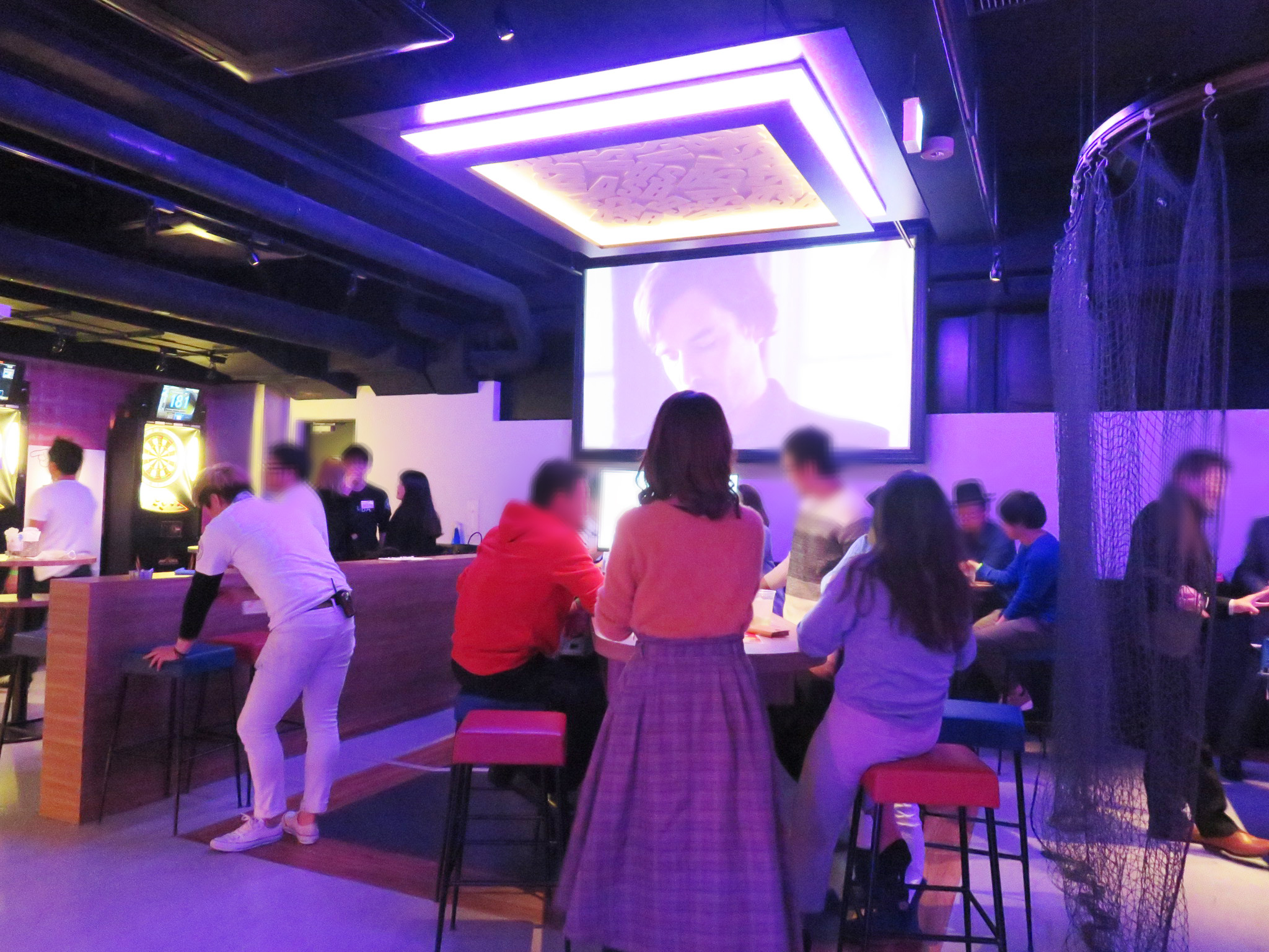 アソビバー店内