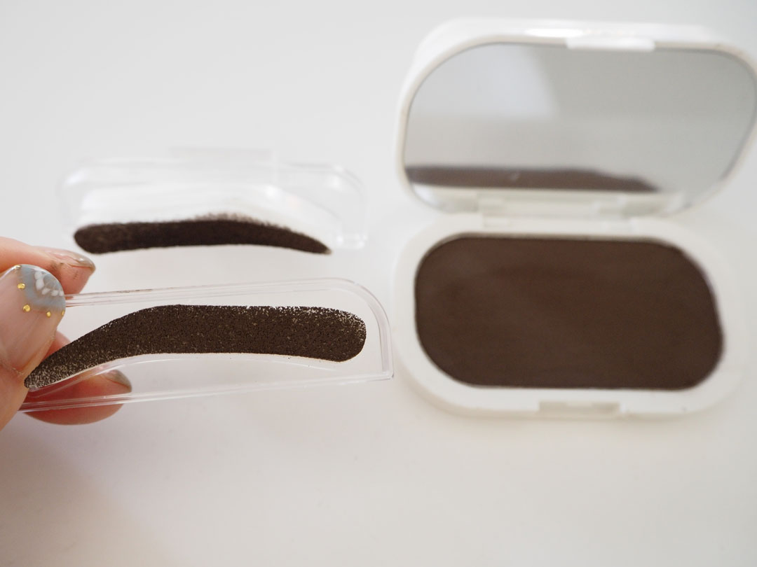 ミラーつきのコンパクト