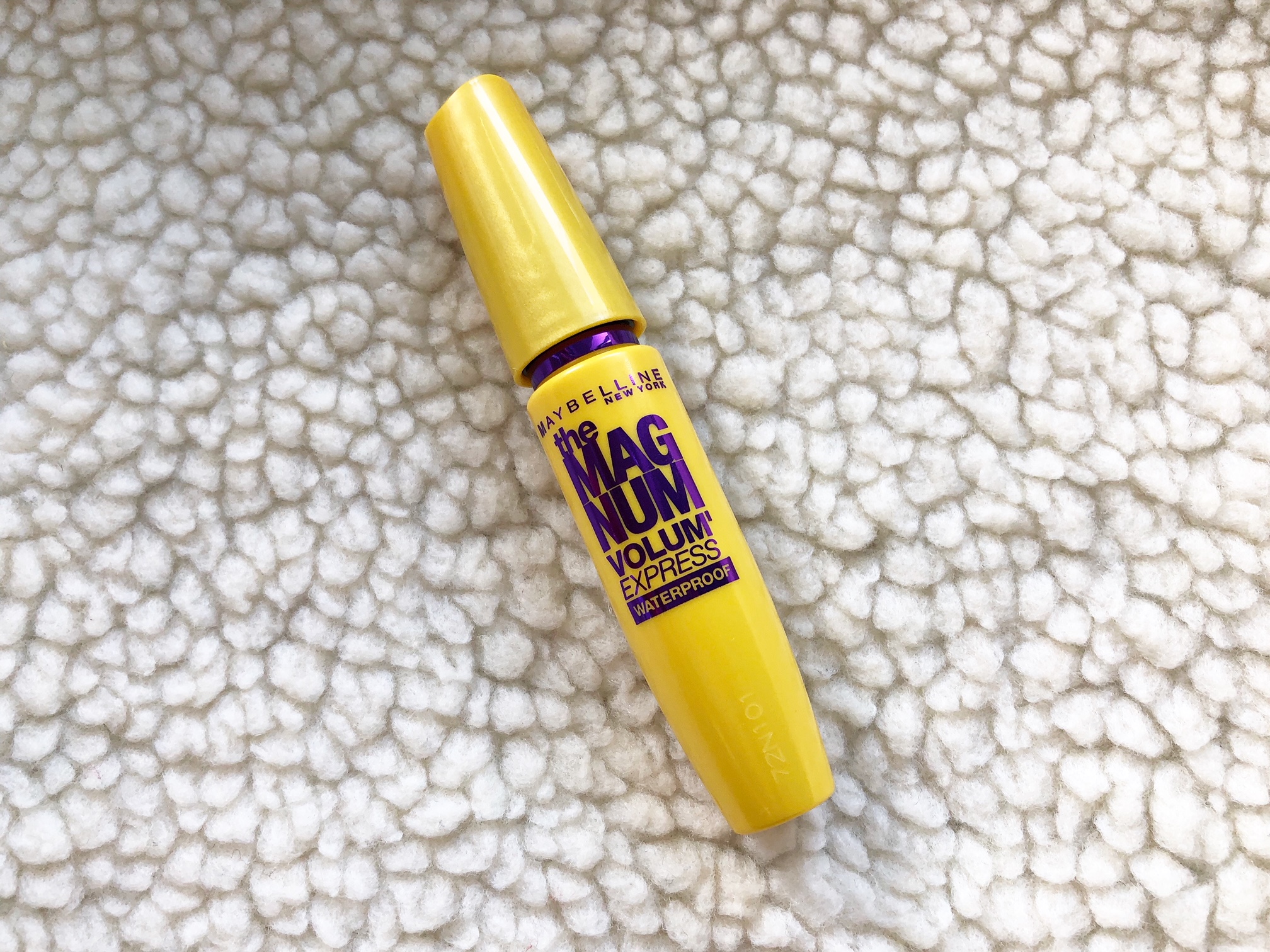 メイベリン【ボリュームエクスプレス マグナム ウォータープルーフN 01ブラック】