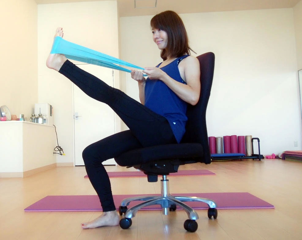 ひざを真っすぐに伸ばす