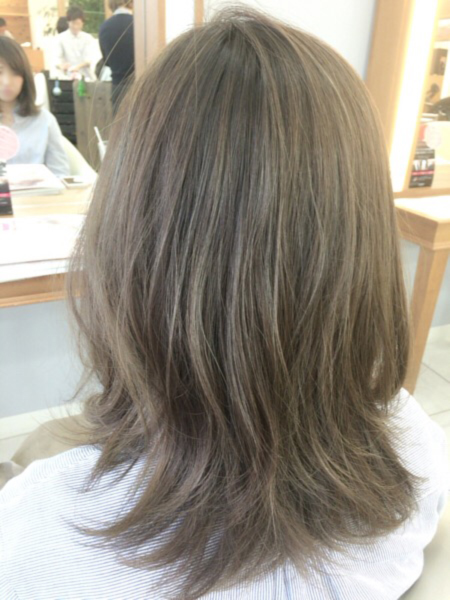 13レベルのアッシュベージュ