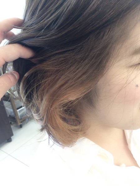 耳にかけた時に出現するインナーカラー