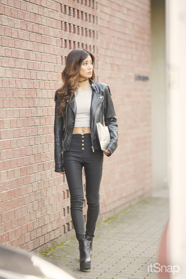 阿部沙織サン・フリーター 24歳 (160cm)