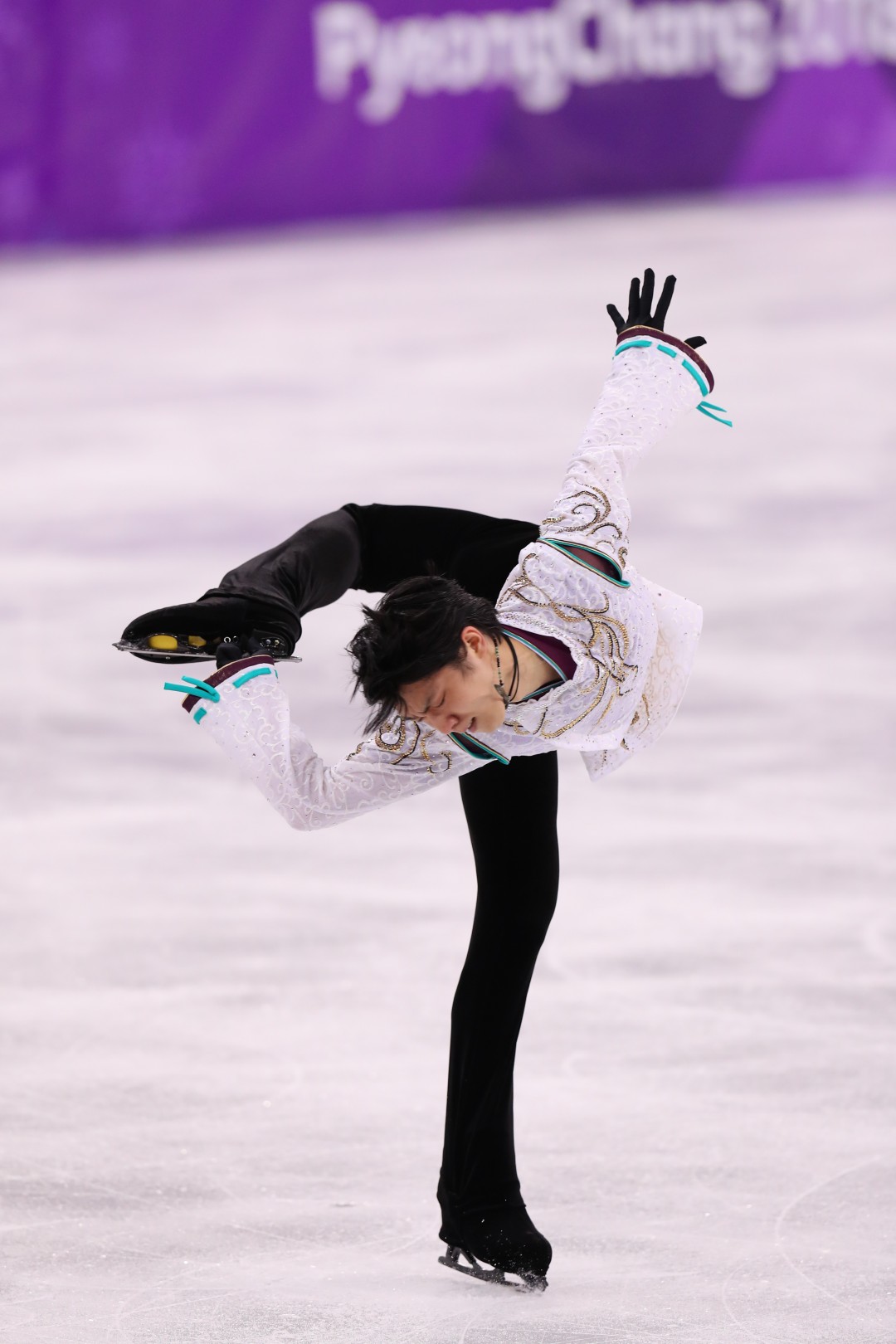 羽生結弦選手の華麗な滑走