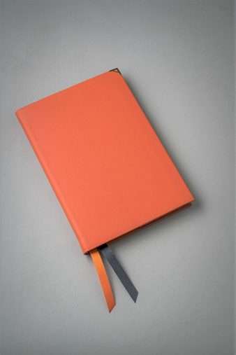 A4判サイズ170ユーロ、手帳サイズ55ユーロ A4判サイズ170ユーロ、手帳サイズ55ユーロ