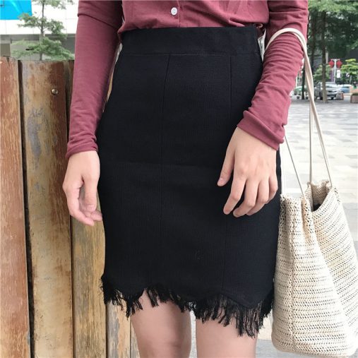 フリンジつきスカート