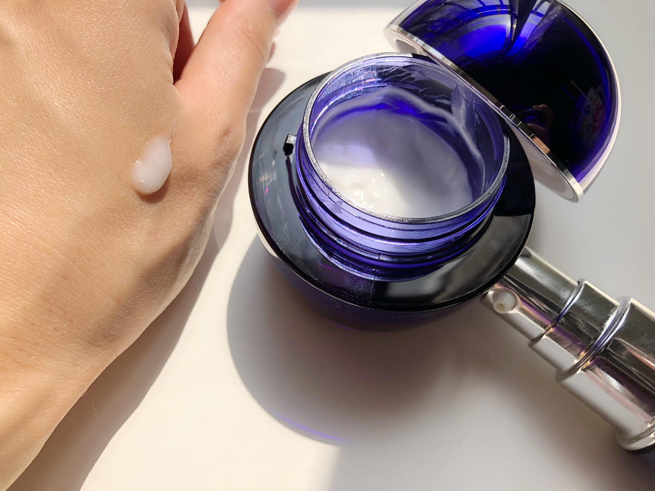 クリームで済ませてはダメ！アイクリームはマスト