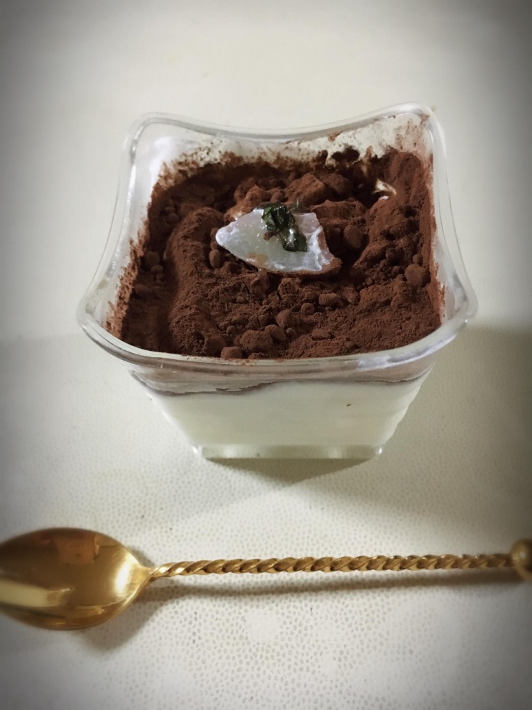 ココアをかけるとティラミス風に