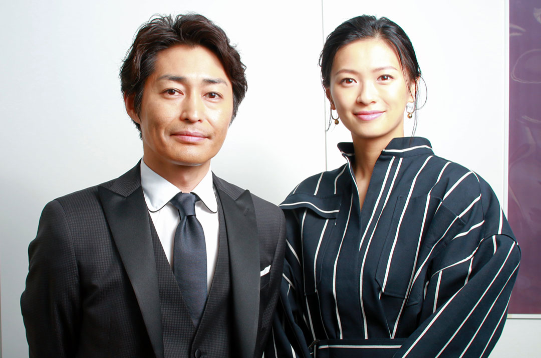 安田顕さんと榮倉奈々さん