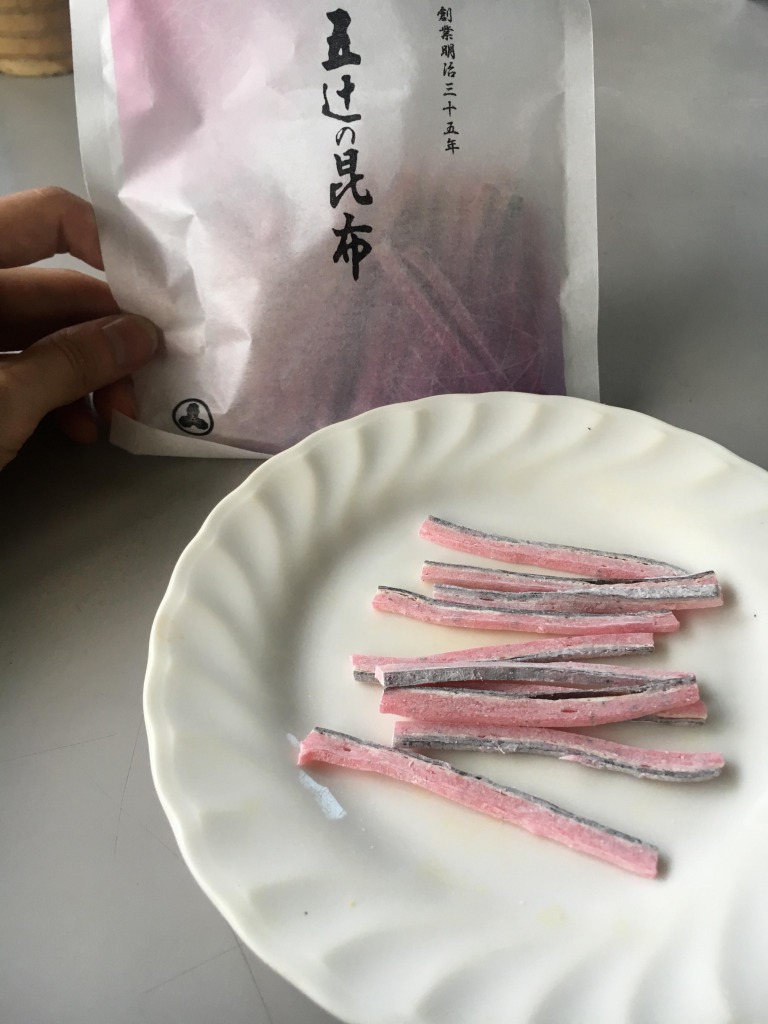 「おやつ昆布梅味」昆布とすり身の配分が絶妙！