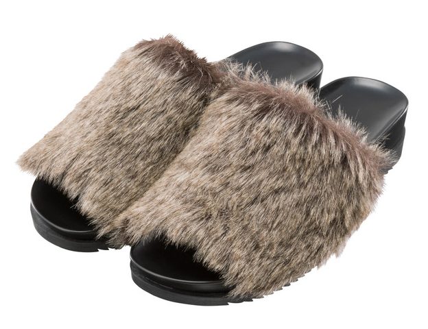 フェイクファーサンダル