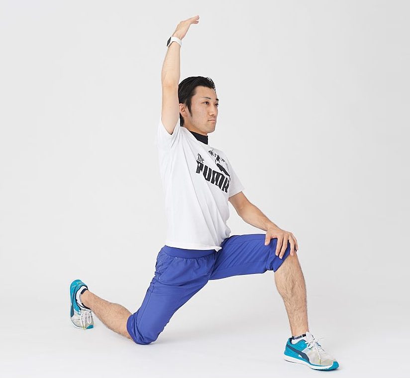 腕を上げるとストレッチが強まる