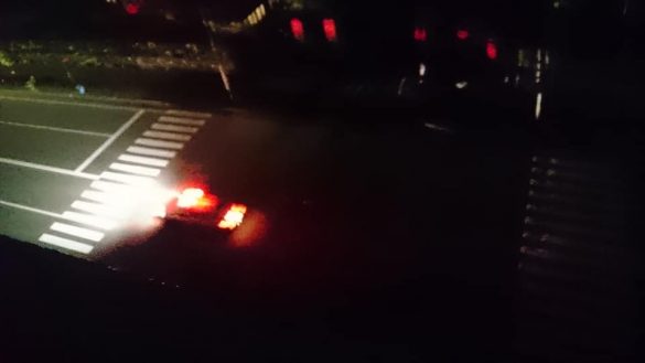 地震直後、マンションの窓から撮影した通り。信号が消えている