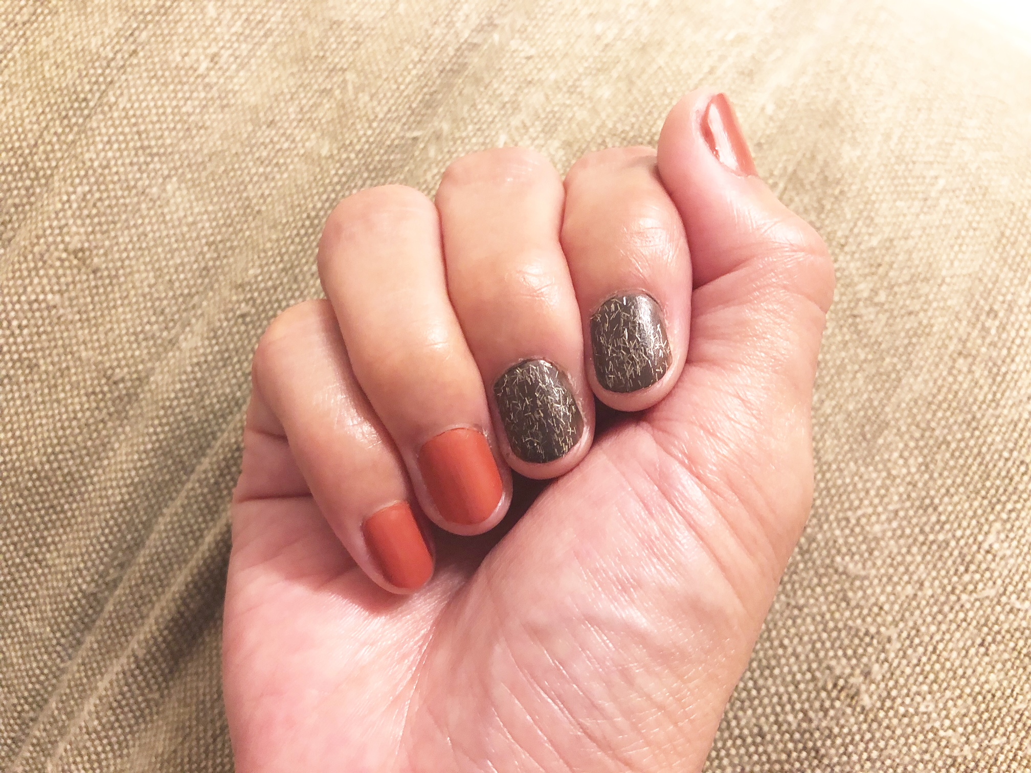 【ネイルホリック】を2色塗ったところ