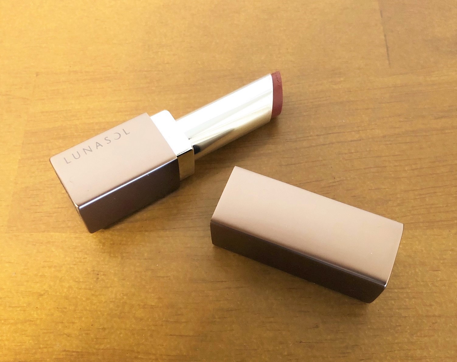 ルナソル【エアリーグロウリップス 08】3,000円