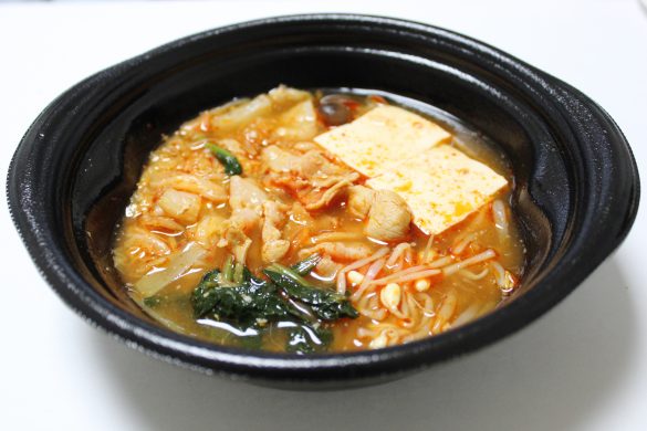 1／2日分の野菜が摂れる！ 豚肉のキムチ鍋