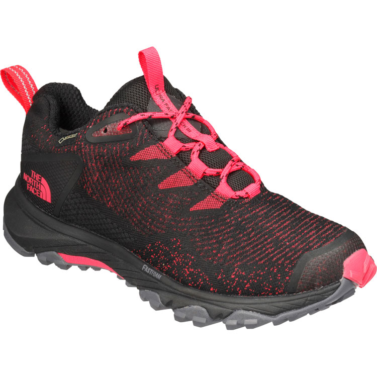 トレッキングシューズ