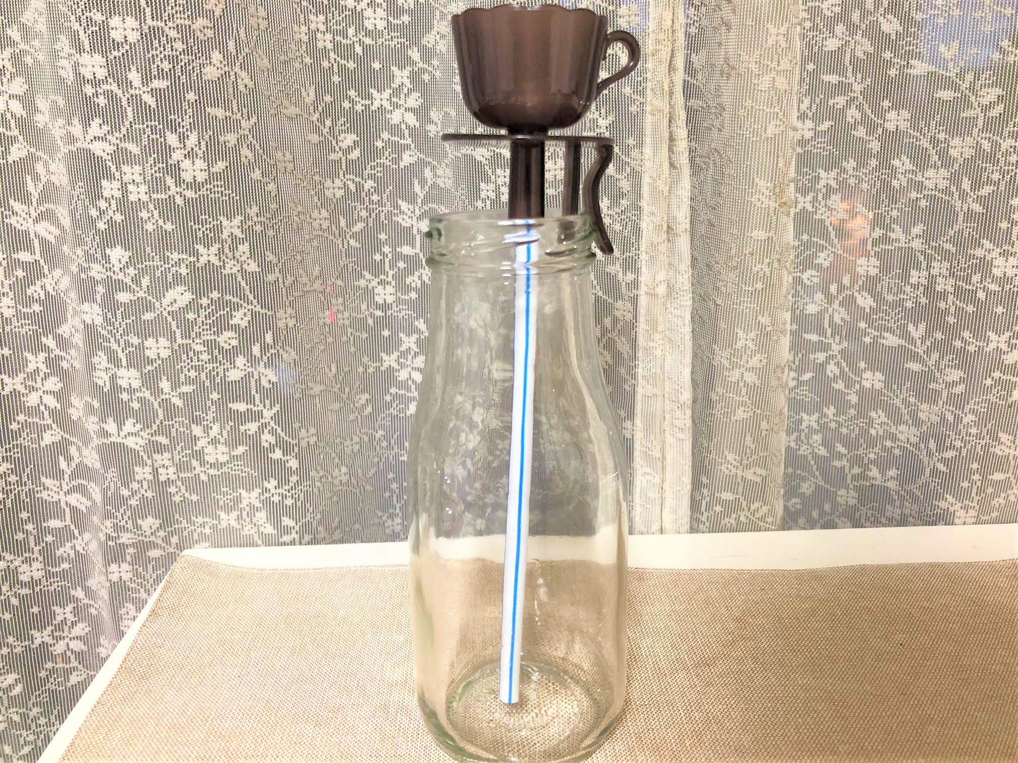 ストローがしっかりと底についていること