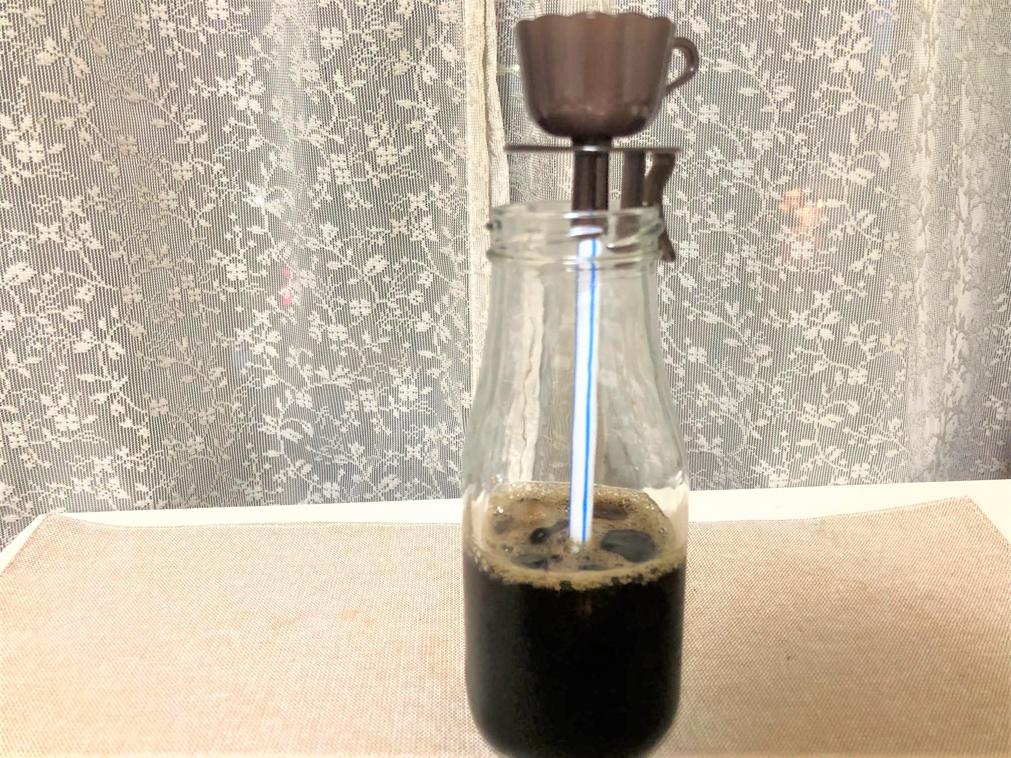 コーヒーを注ぐ