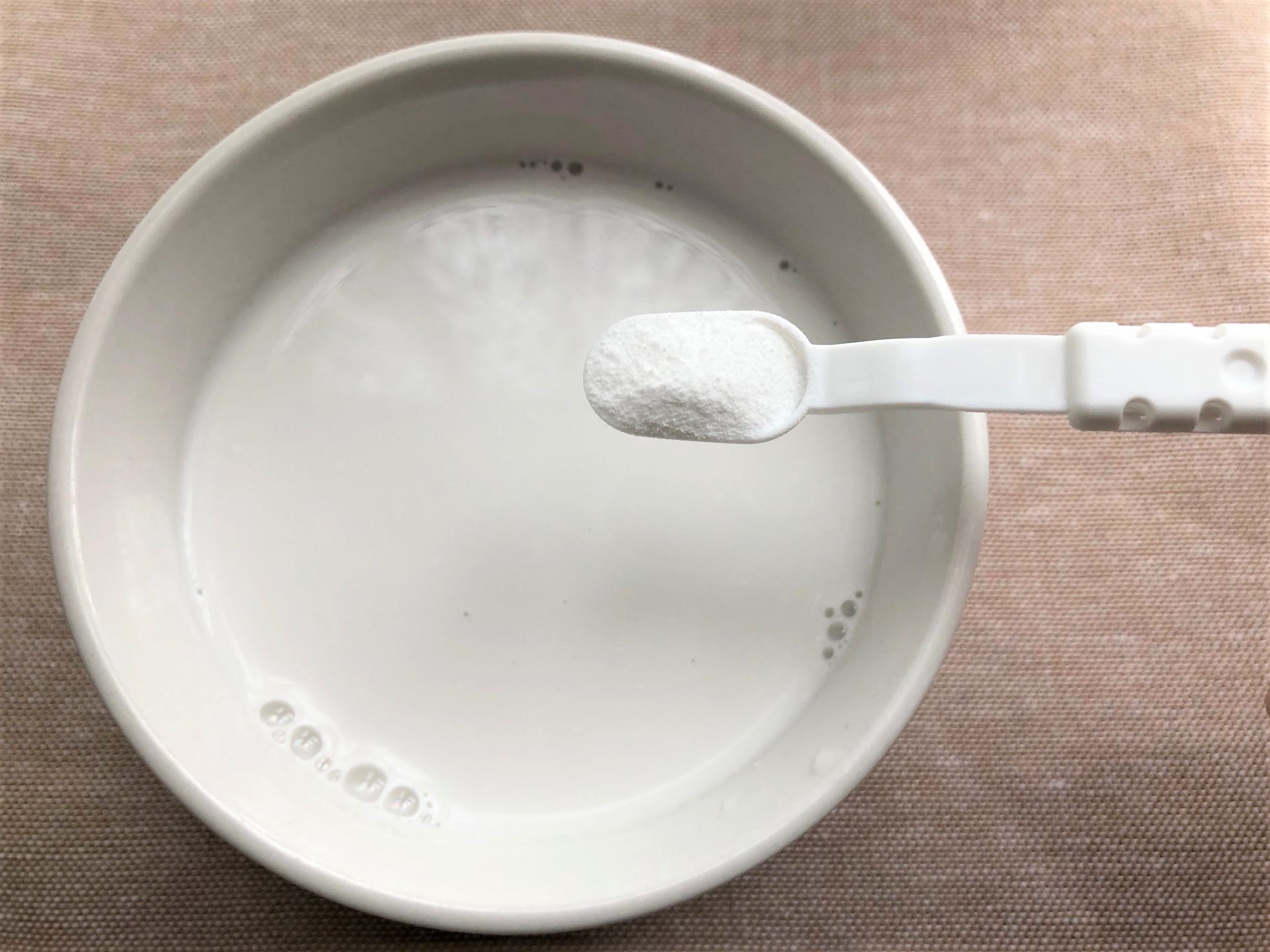 ココナッツミルクと植物性乳酸菌をよく混ぜ合わせる