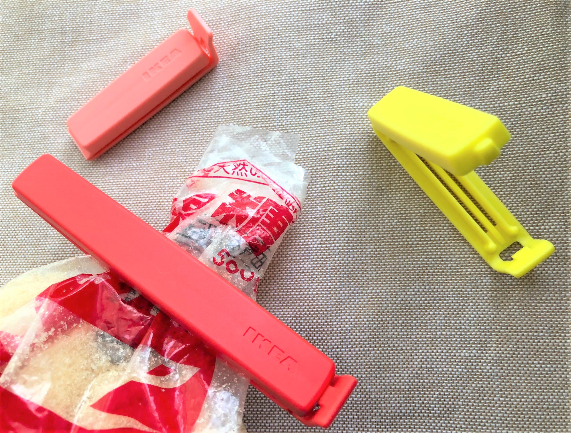 いろんなサイズの袋もパチン！「BEVARA」