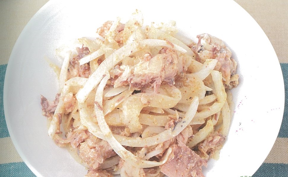 新玉ねぎスライスとさば水煮缶