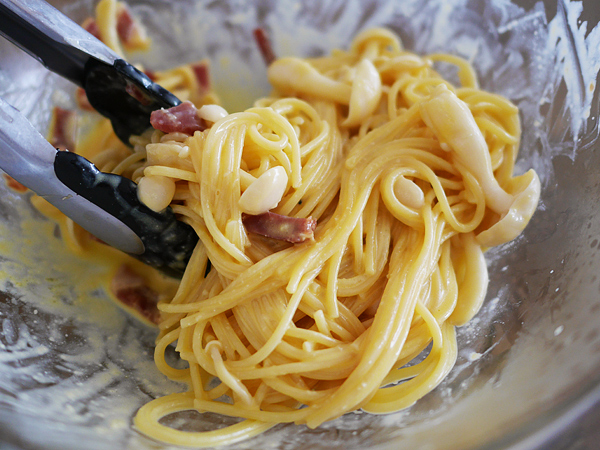 太らないカルボナーラ／(3)和える