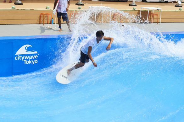 人工サーフィンプール