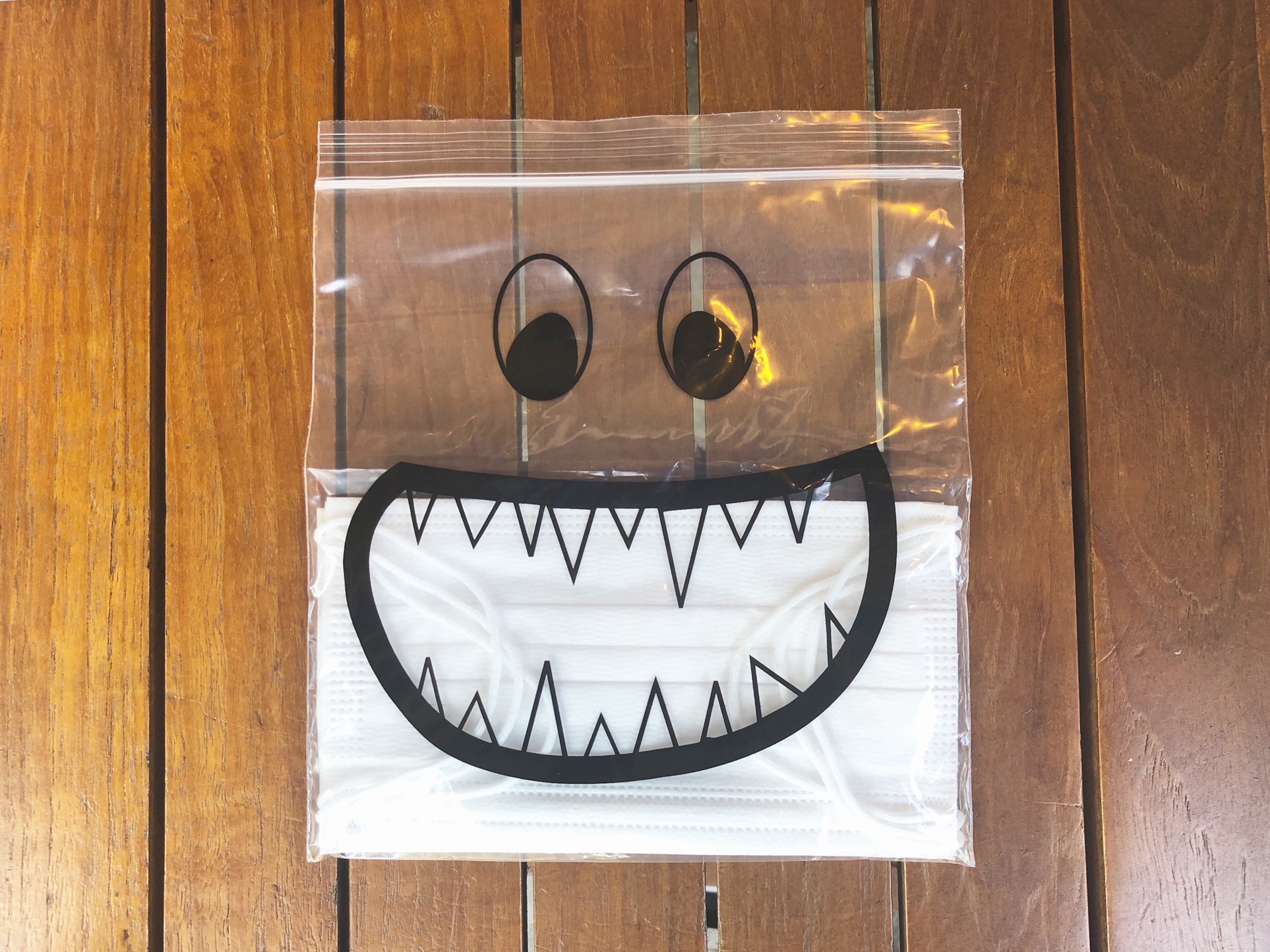 マスク＋ジッパーバッグ（フライングタイガー）