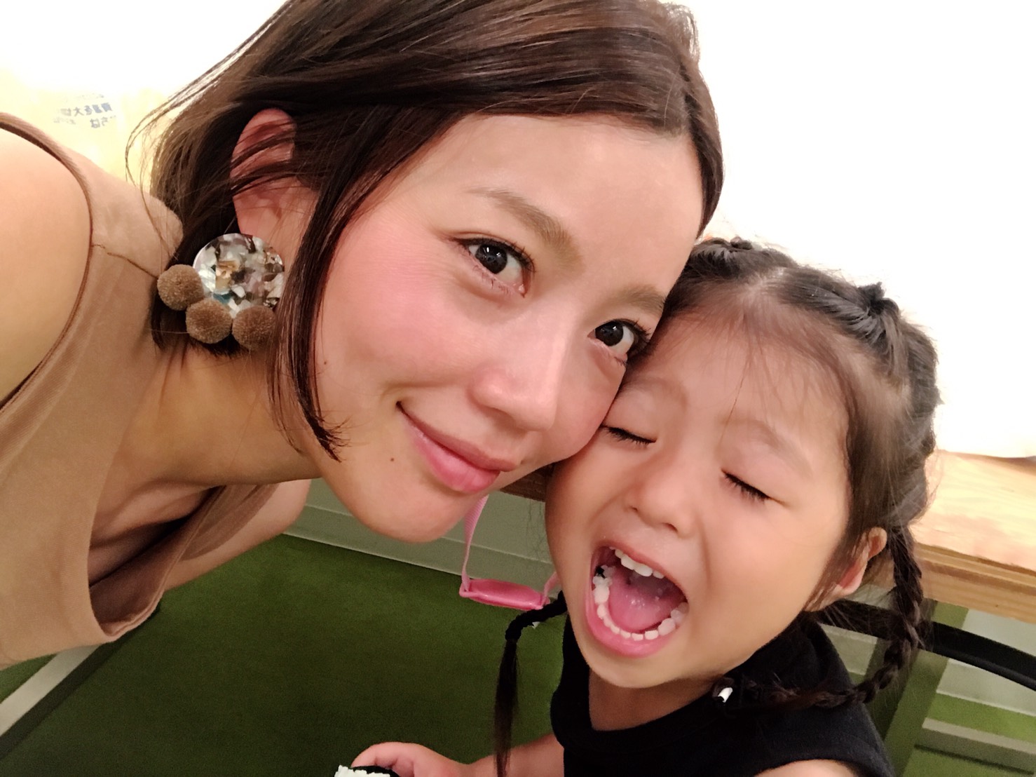 モデル　高橋まりなさん