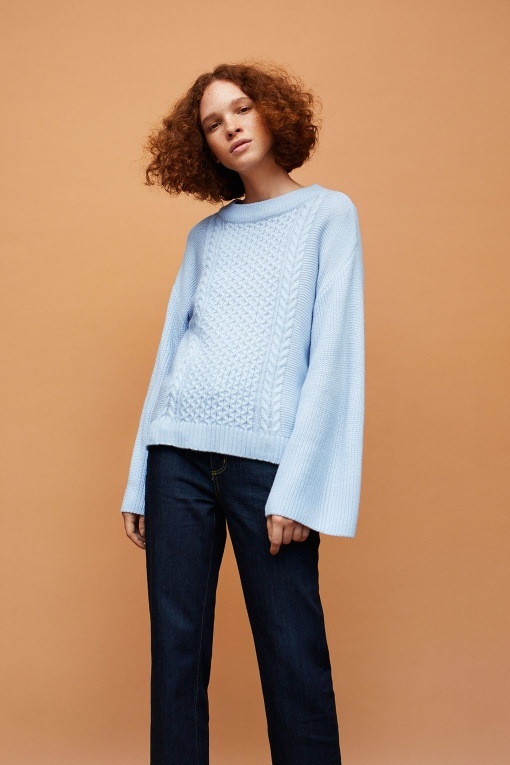 ケーブルセーター