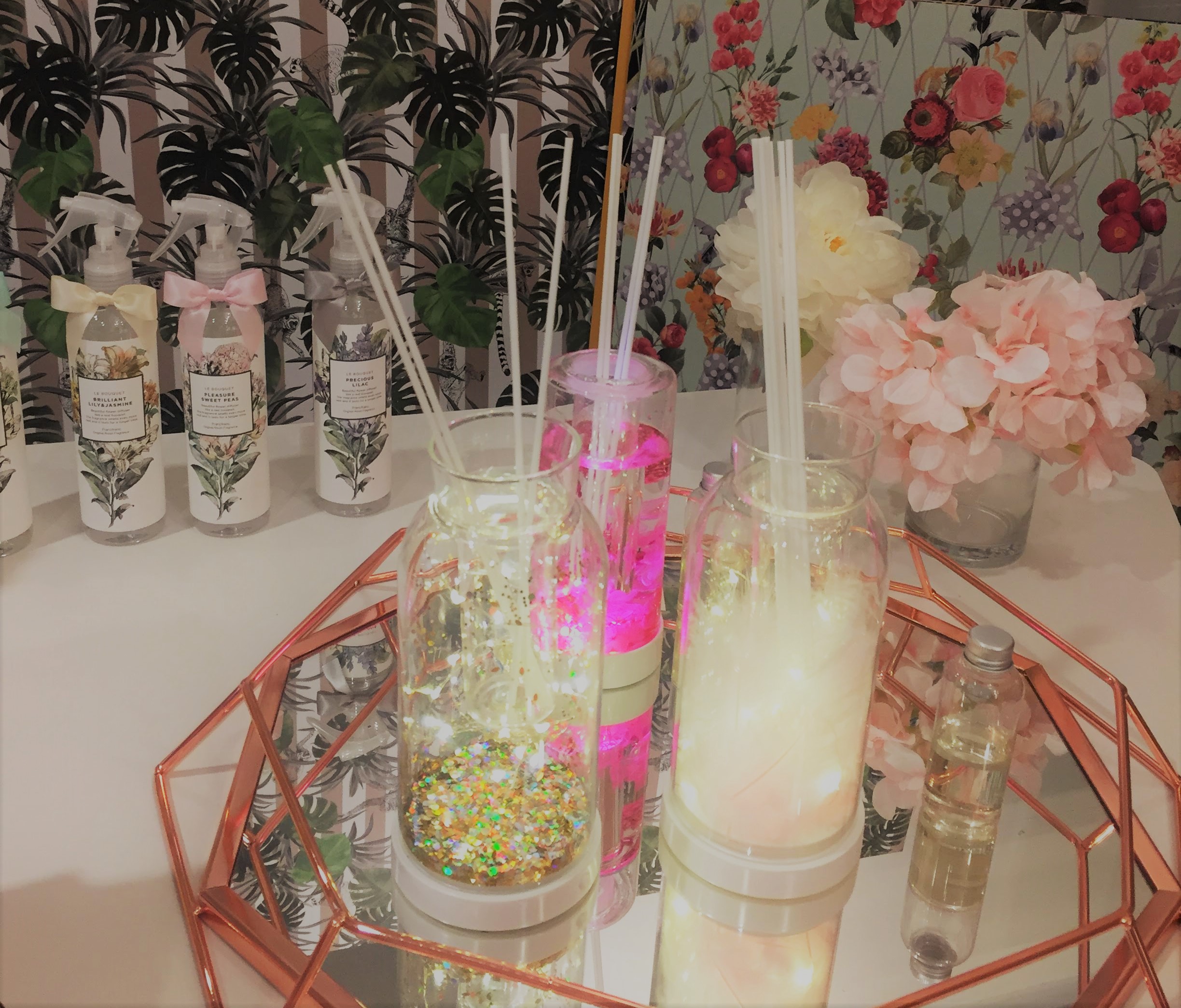 トゥインクリング LED ルームフレグランス　各￥5,500　その1