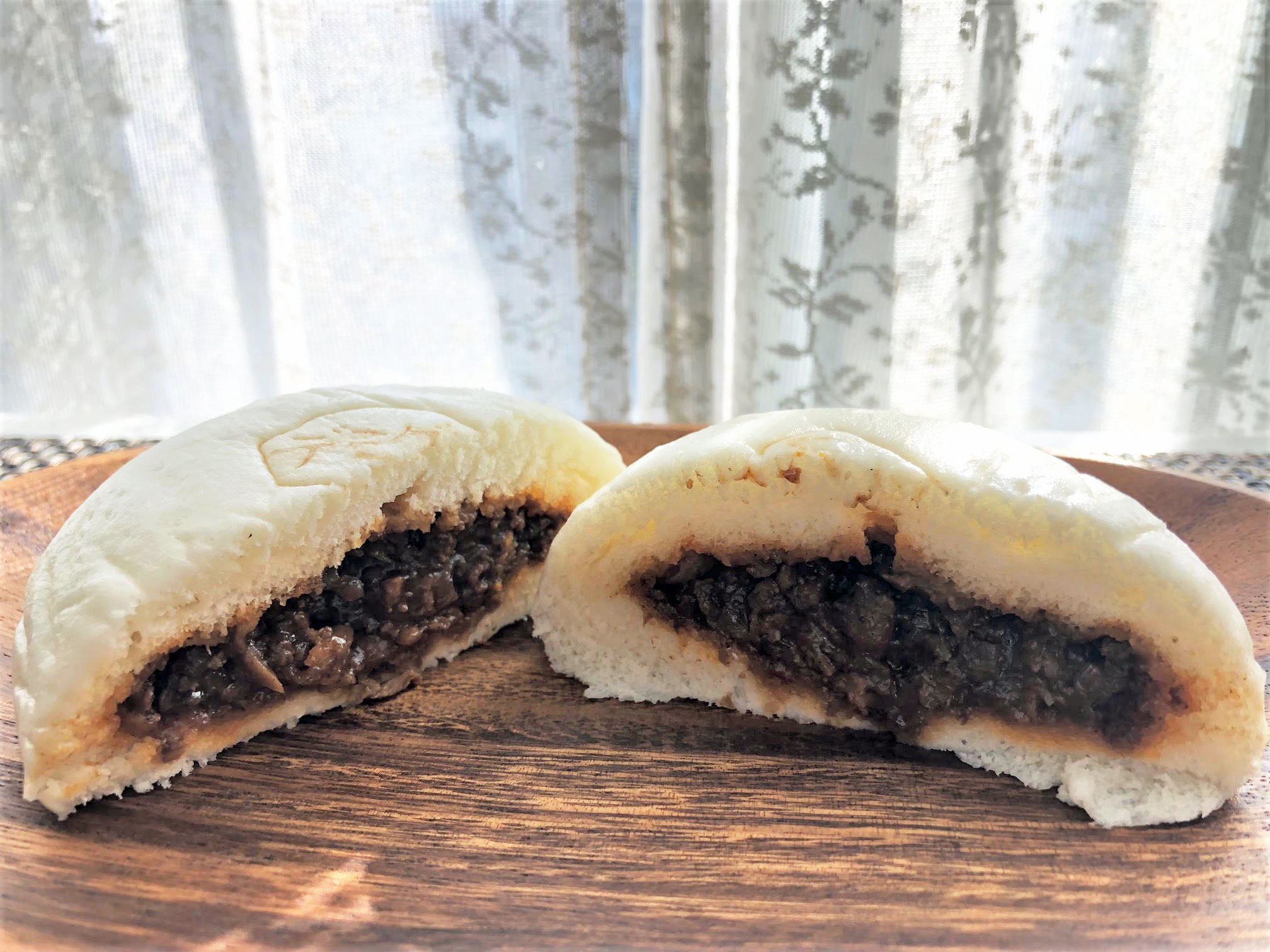 たっぷりお肉のデミグラまん