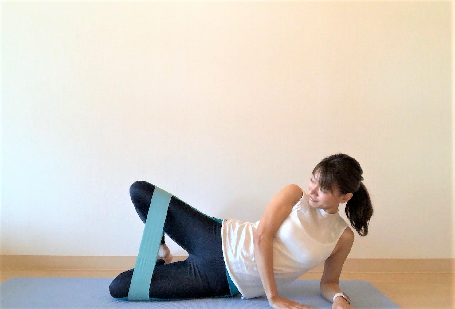 チューブをひざ上にかける