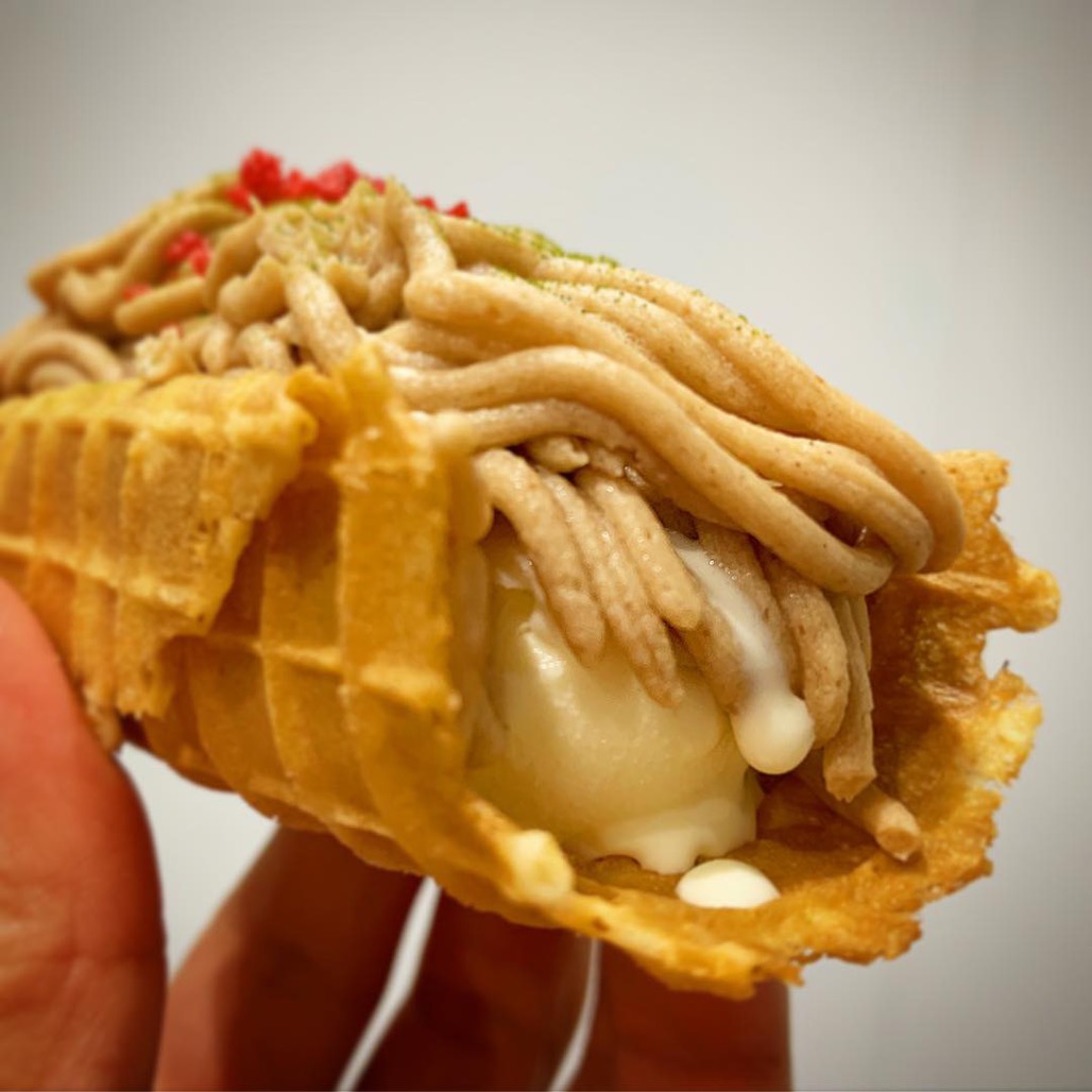 焼きそばパンアイス（横）