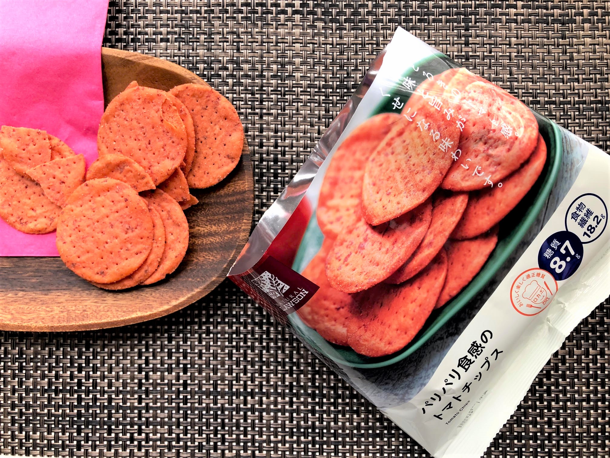 パリパリ食感のトマトチップス（148円）