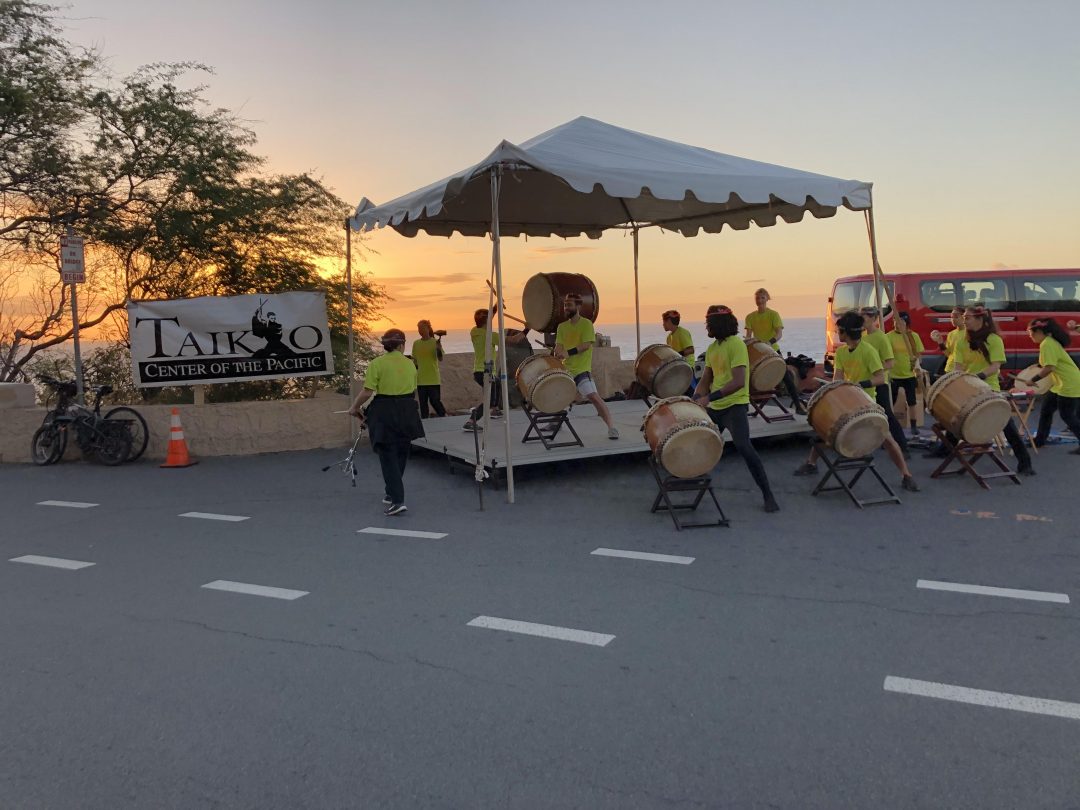 ボランティアの太鼓演奏