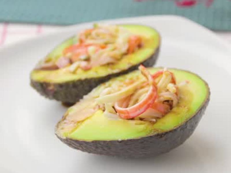 アボカドとカニカマのボートサラダ