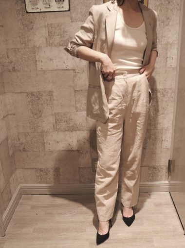 シャツとパンツのセットアップ