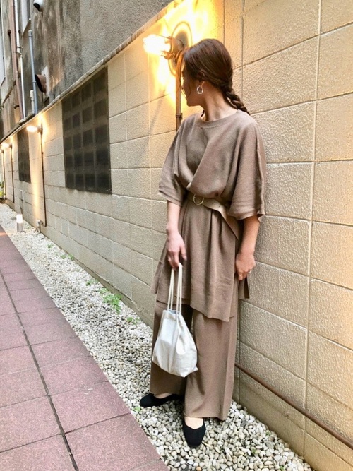 シャツとパンツのセットアップ