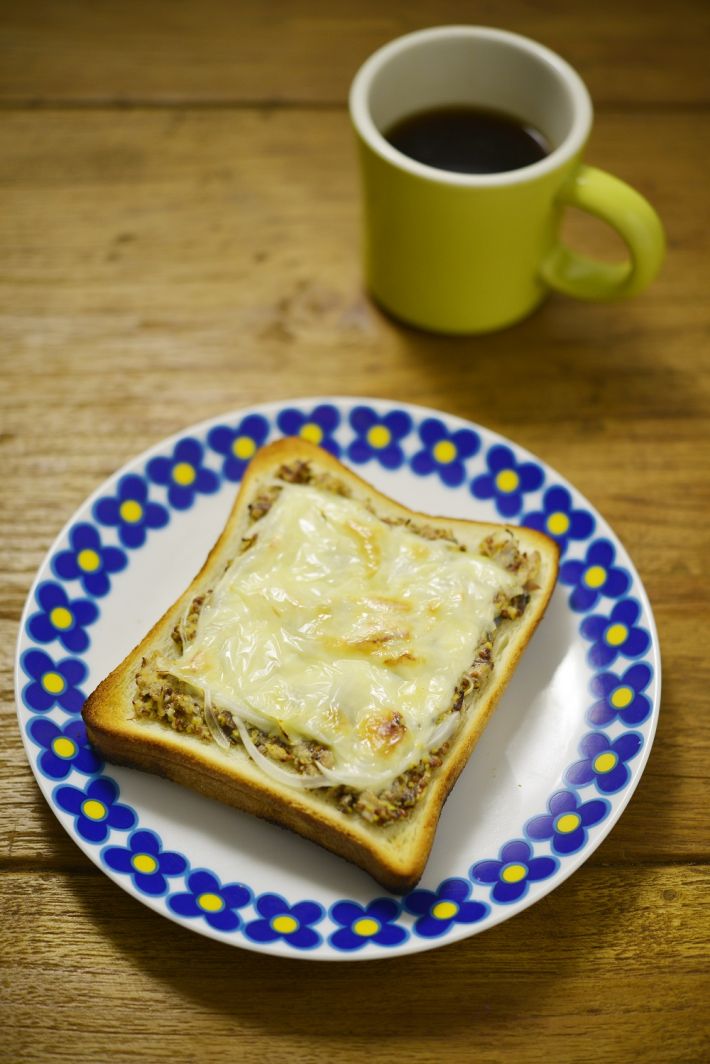 サバオニオンチーズトースト