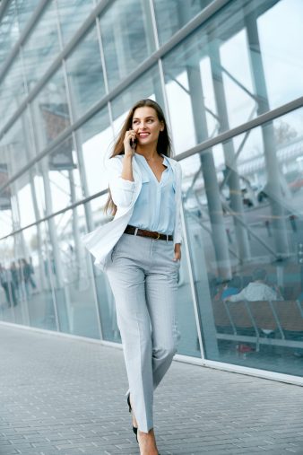 シャツとパンツのセットアップ