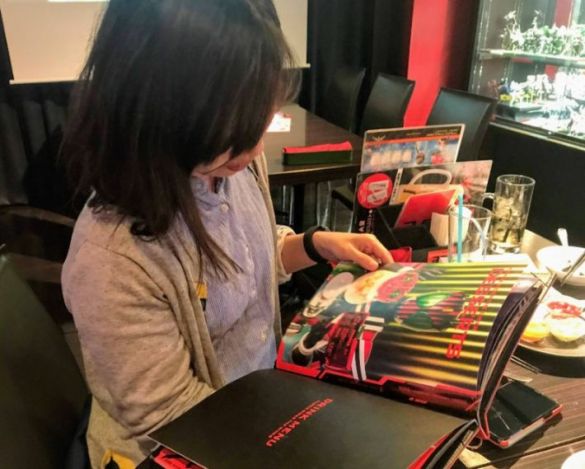 メニューを開くと「この本によると……」とジオウのオープニングを語り出す