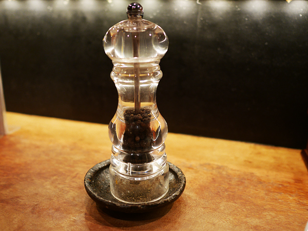 中華そば屋・すずらん(恵比寿) コショウ