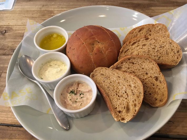 「BASE BREAD」カフェにて試食